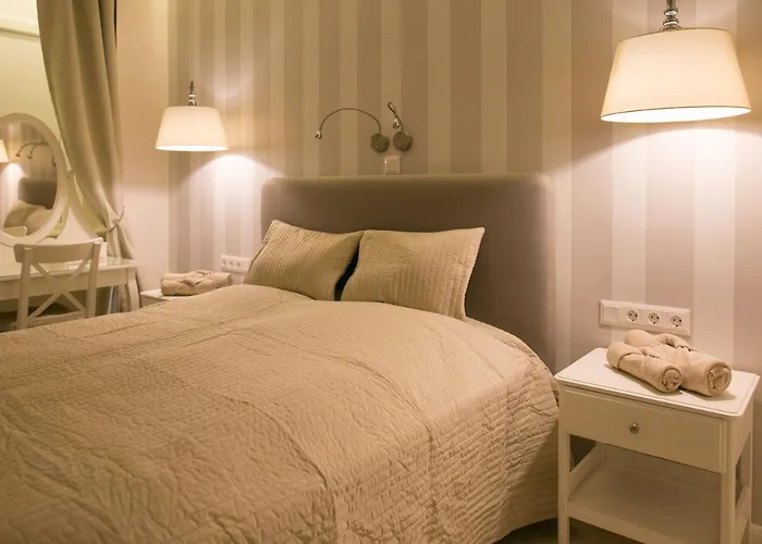 Panni Stylish Two Bedroom Flat By Andrassy Street
