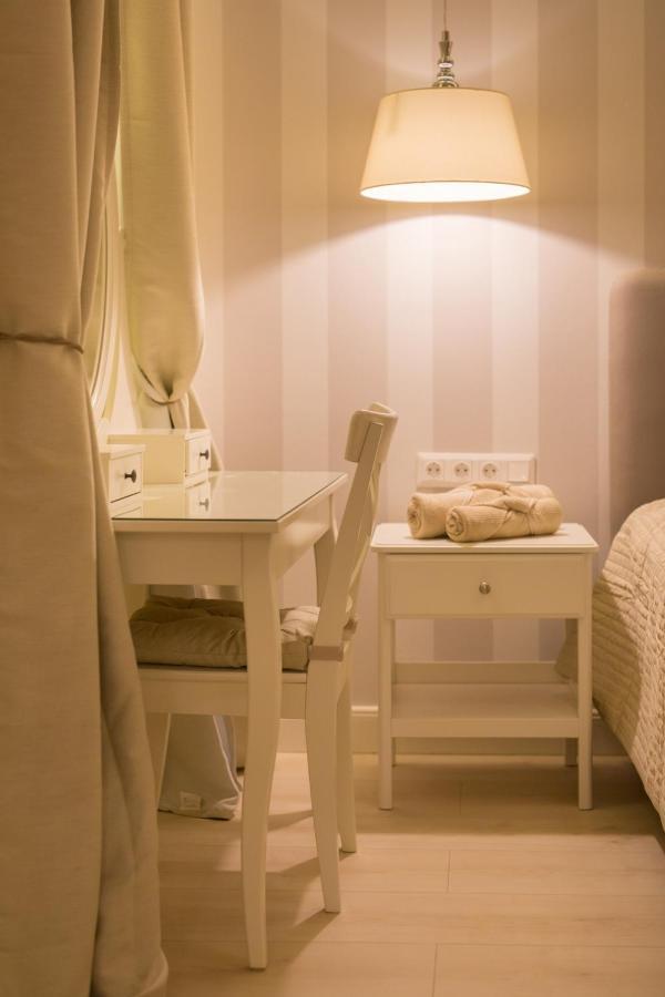 Panni Stylish Two Bedroom Flat By Andrassy Street