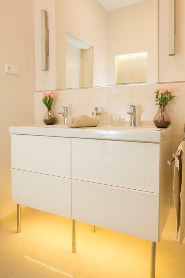 Panni Stylish Two Bedroom Flat By Andrassy Street * Будапешт