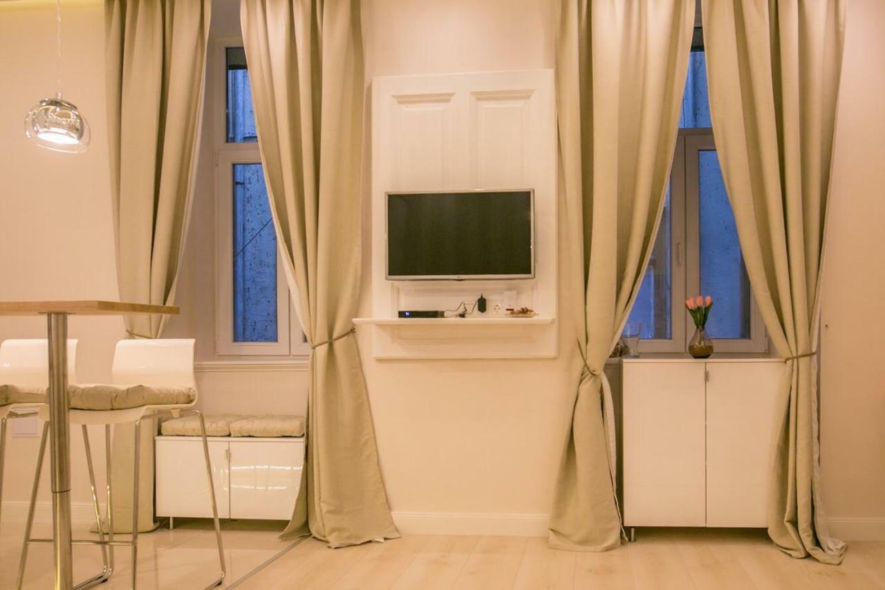 Panni Stylish Two Bedroom Flat By Andrassy Street Апартаменты