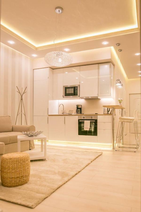 Panni Stylish Two Bedroom Flat By Andrassy Street