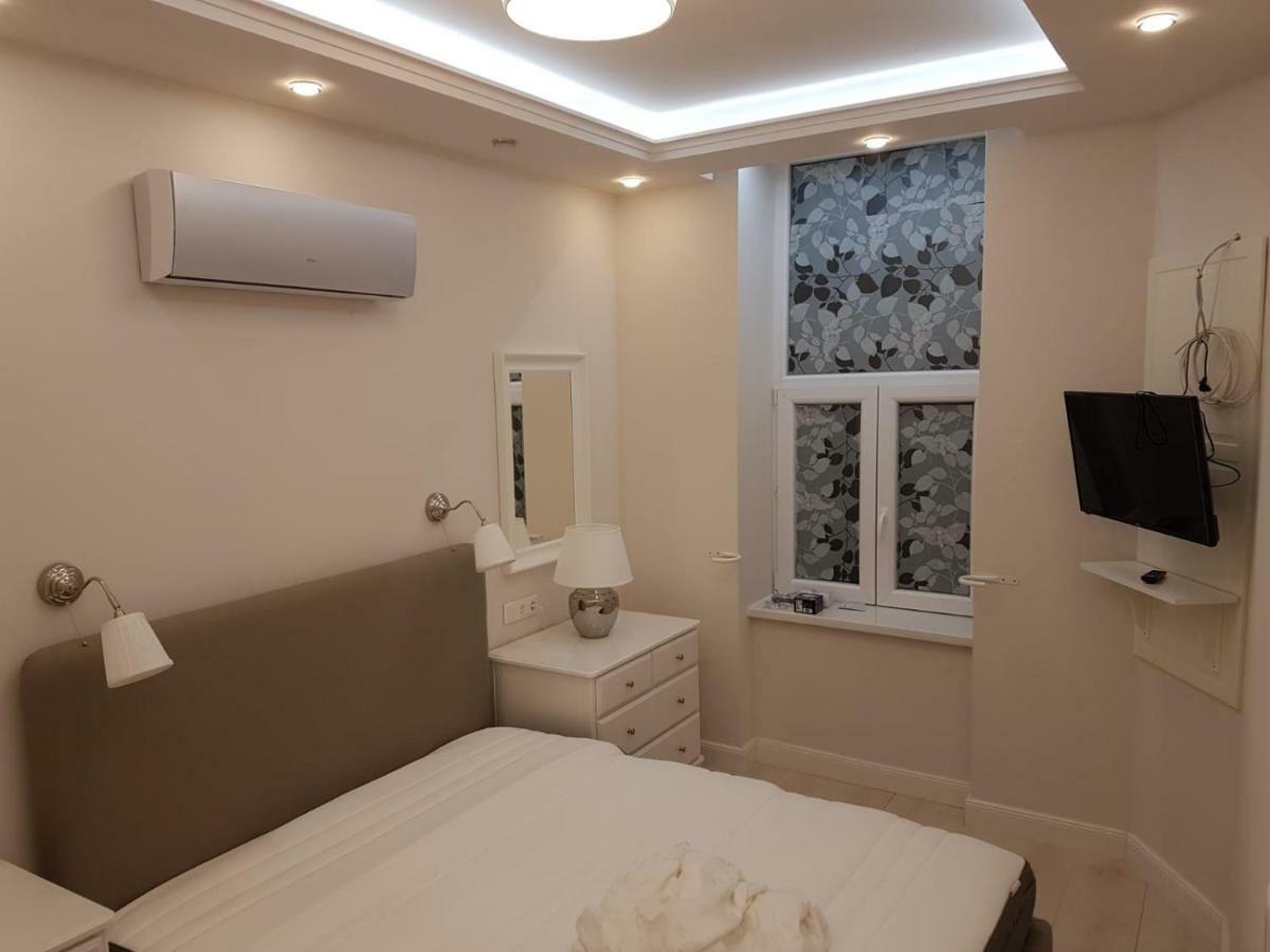 Panni Stylish Two Bedroom Flat By Andrassy Street *
